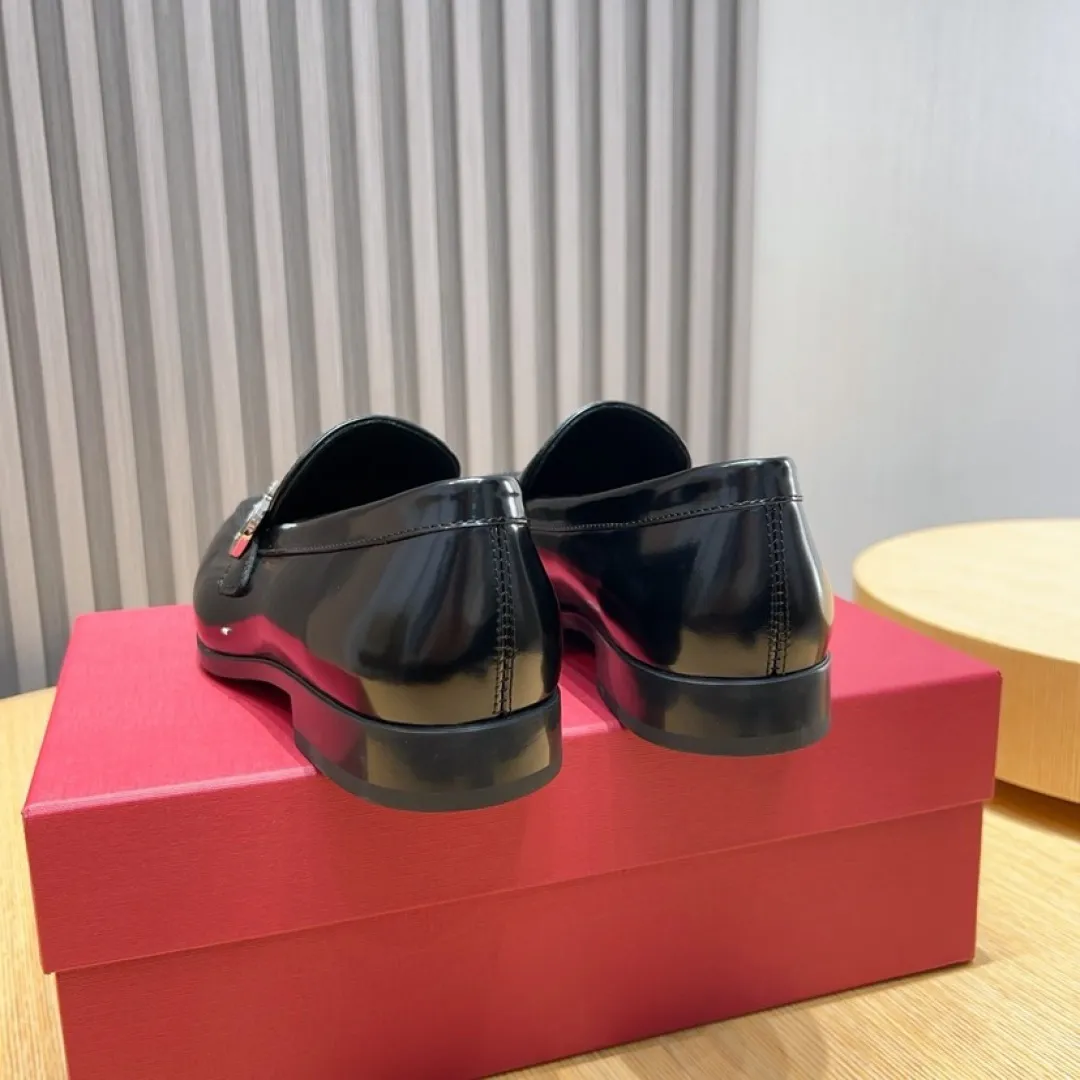 Factory P620💰🔥《Ferragamo》👏Latest•High-end top brand luxury~purchasing agent, top~quality. New fashionable business men's shoes🔜The uppers are made of original open-edge beaded cowhide➕cowhide·lining, with fine workmanship. The original stylish and soft combination wear-resistant and non-slip outsole is light and comfortable on the feet. The real thing looks better in real photos. Size: 38--44
